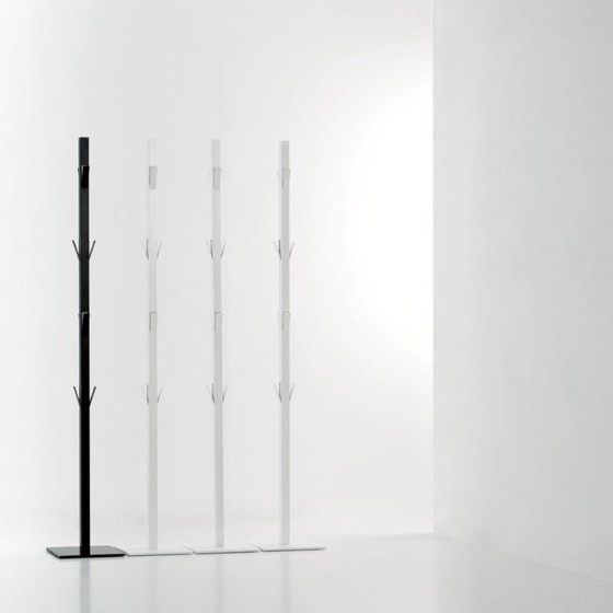 Image 1 of perchero ventana - diseño Vincent Van Duysen