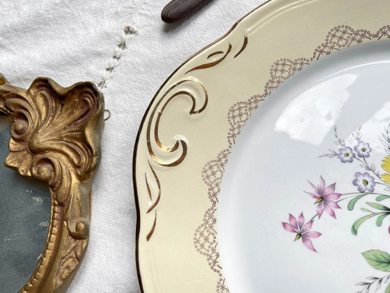 Vintage floraal wit geel goud porseleinen taartschaal L'Amandinoise 38754 Frankrijk jaren 50 – Servies (photo 3 of 6)