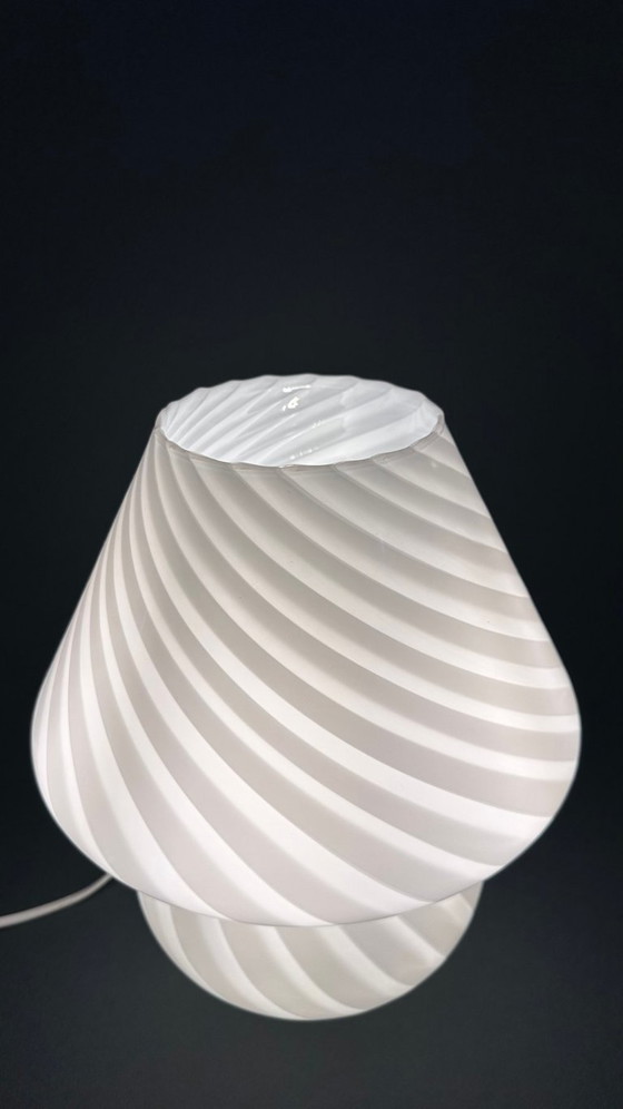 Image 1 of Vintage Murano Paddestoel Lamp 1970 - Wit Opaline Spiraalglas - Mid Century
