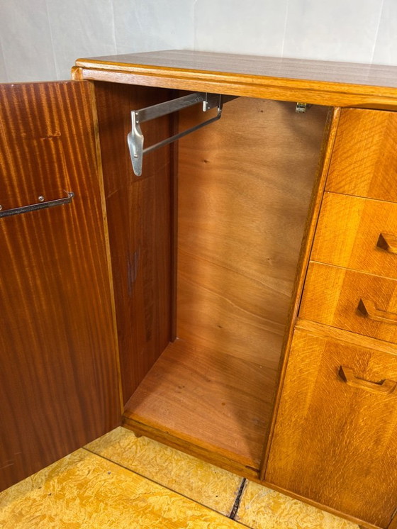 Image 1 of Vintage mid-century retro-kast / kledingkast van eikenhout van E. Gomme (later G-ontwerp) – Brits design uit de jaren 50