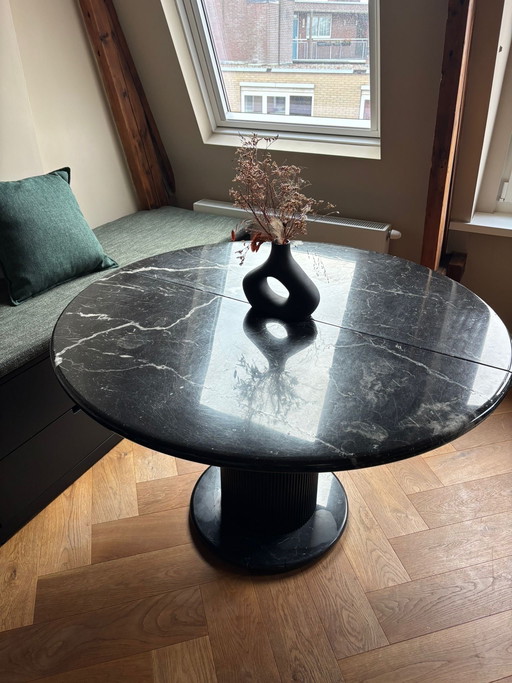 Zwarte ronde eettafen: marmer en uitschuifbaar✨