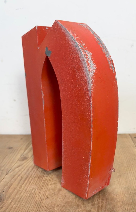 Image 1 of Lettera N in ferro rosso vintage, anni '70