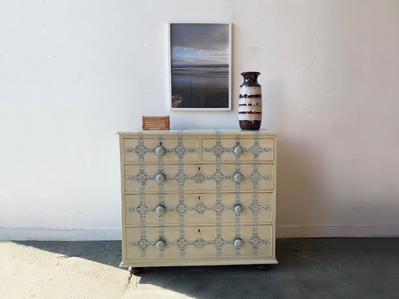 Image 1 of 19e-eeuwse handgeschilderde twee boven drie ladenkast