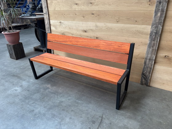 Image 1 of Panca da giardino Padouk con struttura in acciaio