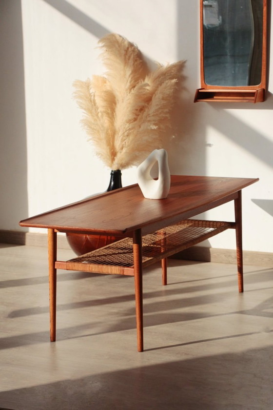 Image 1 of Tavolino da caffè vintage scandinavo in teak e rattan – Design danese degli anni '60