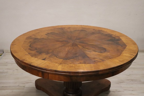 Image 1 of Antique Round Table in Walnut, Italy Early 19th century