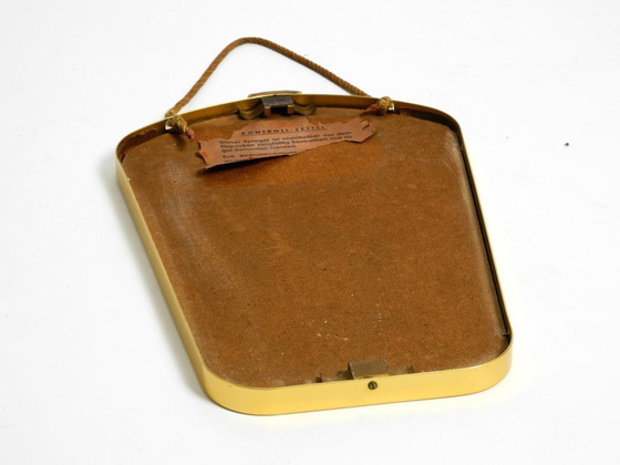 Image 1 of Bellissimo piccolo specchio da parete in ottone di metà secolo con cinturino intrecciato