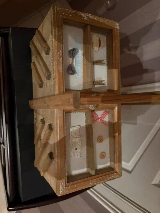 Sewing box with 2 glass plates in lids