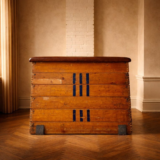 Image 1 of Gym Vaulting Box Vintage Houten Lederen Zweedse Box