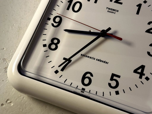 Twemco BQ-12 flip calendar clock