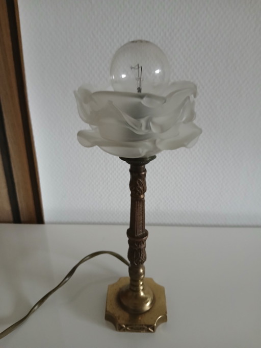 Tulip lamp.