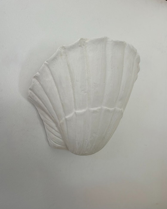 Image 1 of Paar vintage schelpvormige wandlampen, mat wit gips, Frankrijk 1970