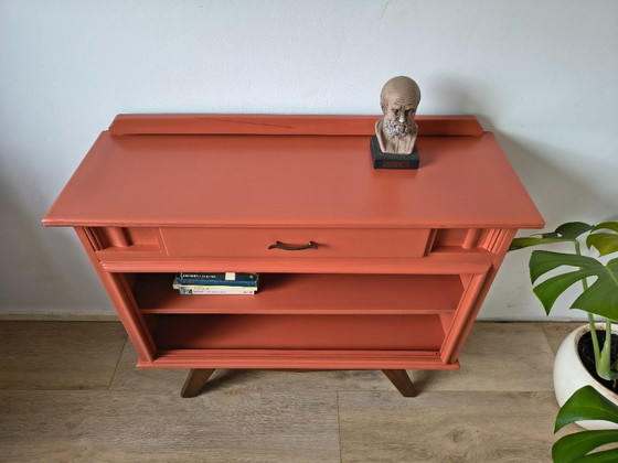 Mid-Century Bücherregal / Sideboard in Korallenrosa – Wood (photo 6 of 7)
