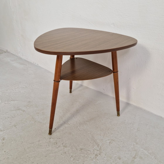 Image 1 of Jolie table d'appoint vintage marron années 70