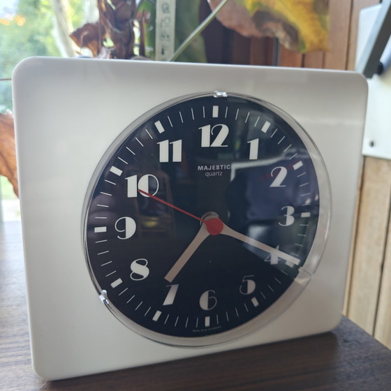 Image 1 of Vintage minimalistische wandklok uit West-Duitsland – Majestic Quartz