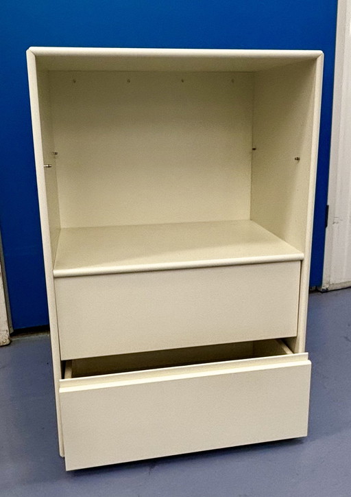 Montana-Regal 1243, Vanilleweiß, 2 Schubladen, 1 offenes Fach/Glasablage