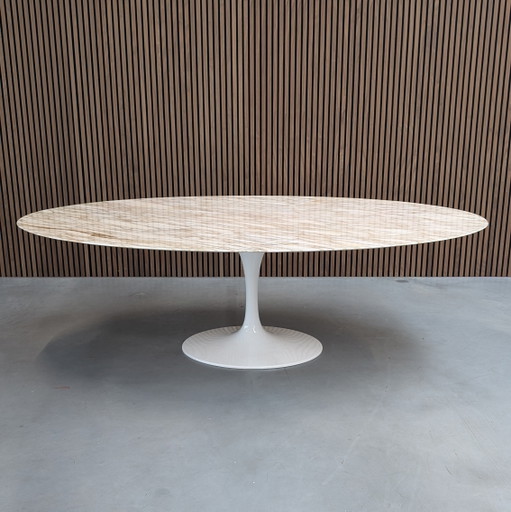 Mesa Knoll Saarinen 244Cm Calacatta (Ovalada)