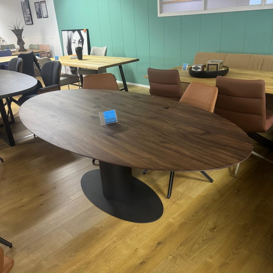 Oval 3.0 – Bert Plantagie, Dining tables (photo 3 of 4)