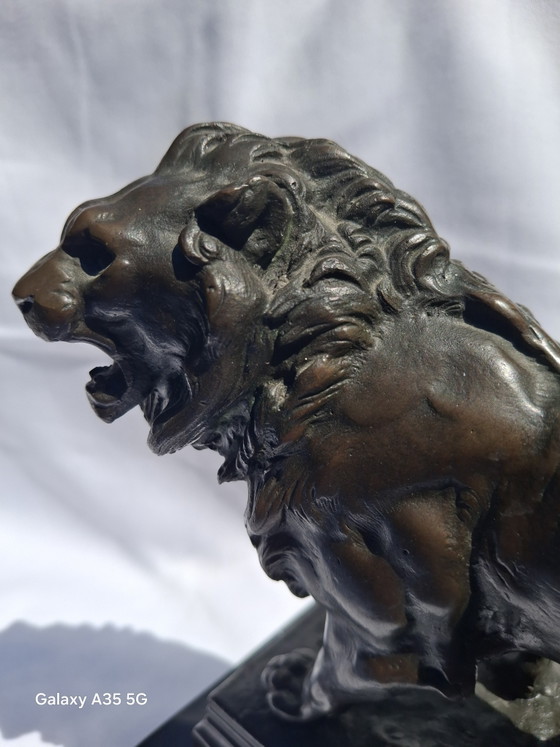 Image 1 of Antiek bronzen beeld "Roaring Lion" naar Charles Valton (1851-1918) – gietersmerk JB Déposé Paris, ca. 5 kg