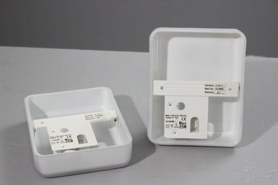 Image 1 of Een paar wandlampen van mat glas, model "IJsland", vintage Habitat, jaren 90.