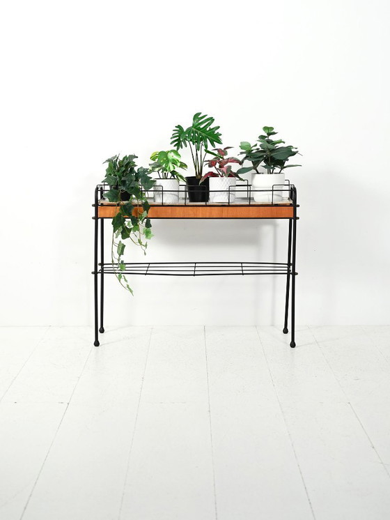 Image 1 of support à plantes scandinave en métal noir et teck