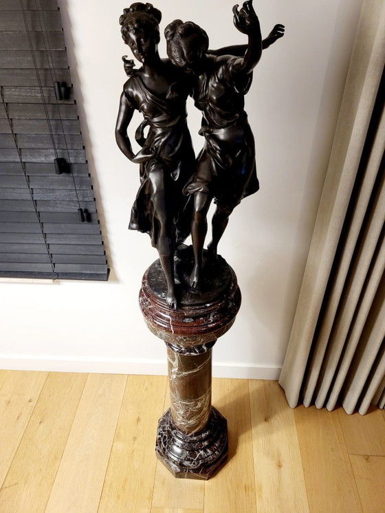 Image 1 of Schöne Bronzestatue von Auguste Moreau auf einem Marmorsockel