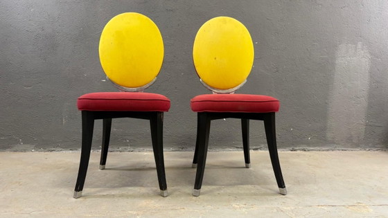 Image 1 of Een paar medaillonstoelen, model Funny Valentine, van Jean-Charles de Castelbajac, 20e eeuw