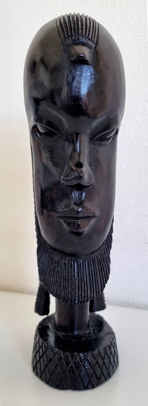 Vintage Afrikaanse buste, handgesneden uit donker hout.