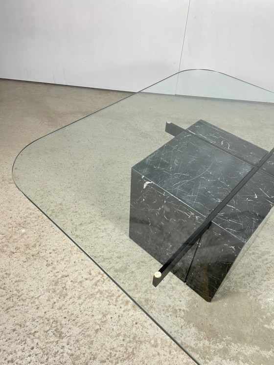 Image 1 of Couchtisch aus Marmor, italienisches Design aus den 1970er Jahren