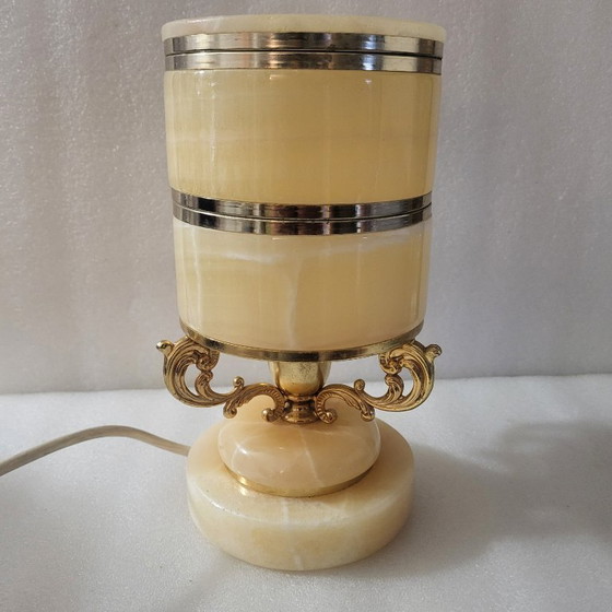 Image 1 of Lampe à poser en albâtre et laiton 