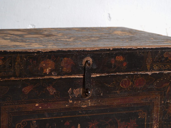 Baule antico dipinto in legno di pino – Cina, circa 1900 – Armadi contenitori, Iron (photo 26 of 40)