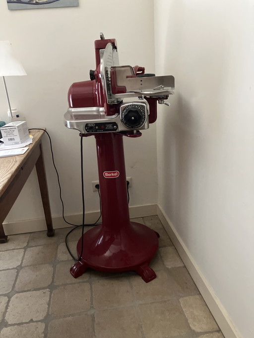 Originele Berkel snijmachine op voet