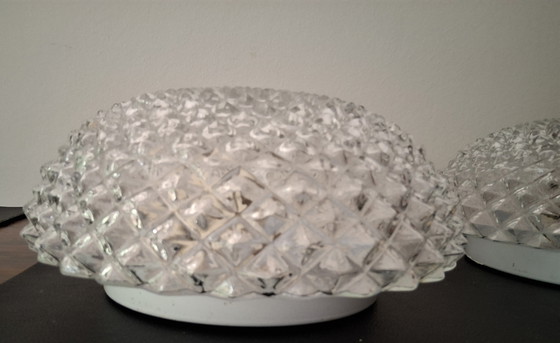 Image 1 of 2 lampade da soffitto vintage Rilievo di ananas Rosone da soffitto massiccio e bianco