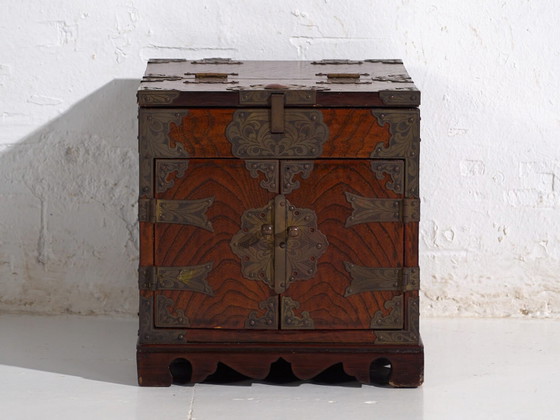 Antica scatola da toeletta con specchio in legno di zelkova – Corea, 1900 circa – Tolette, Glass, Brass (photo 24 of 40)