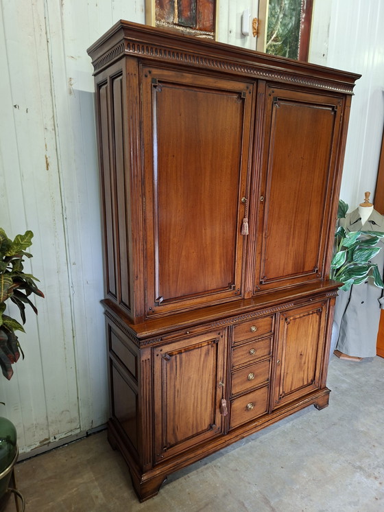 Image 1 of Klassieke Engelse wandkast, servieskast, cabinet afm. 146x49cm en 214cm hoog.