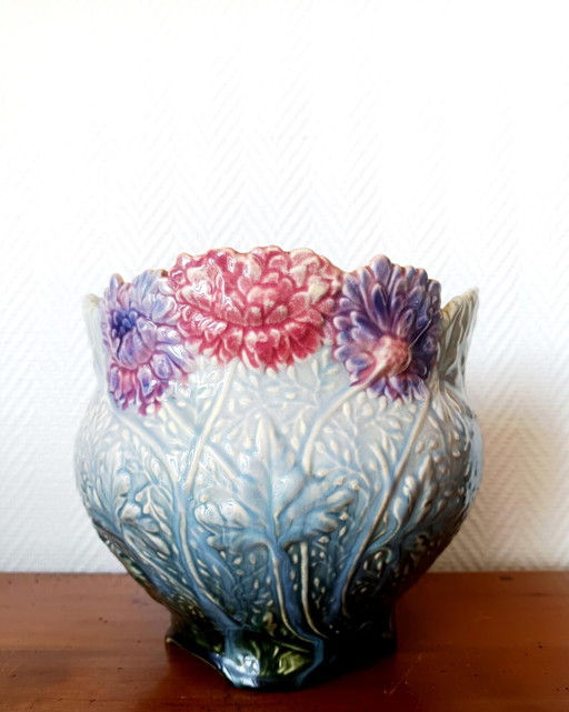 Art Nouveau potdeksel met Barbotine pioenrozen
