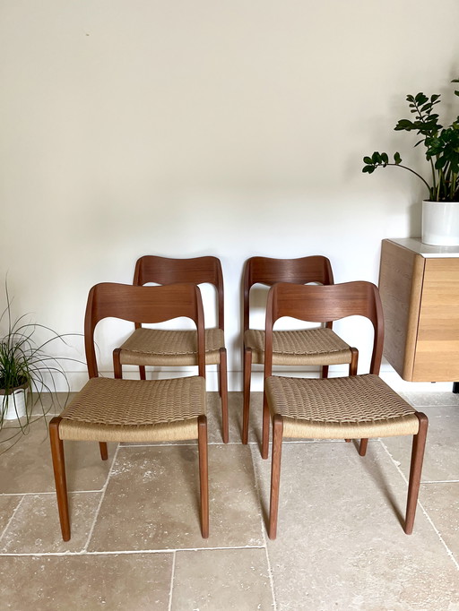 Lot de 4 chaises restaurées No. 71 Niels Otto Moller