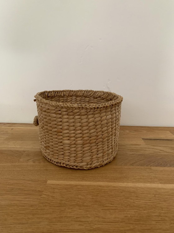 Kleiner geflochtener ovaler Korb – Dekorative Objekte (photo 4 of 4)