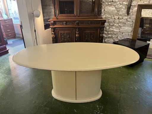 Tavolo da pranzo ovale laccato