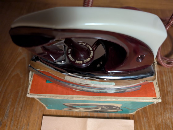 Image 1 of Travel iron