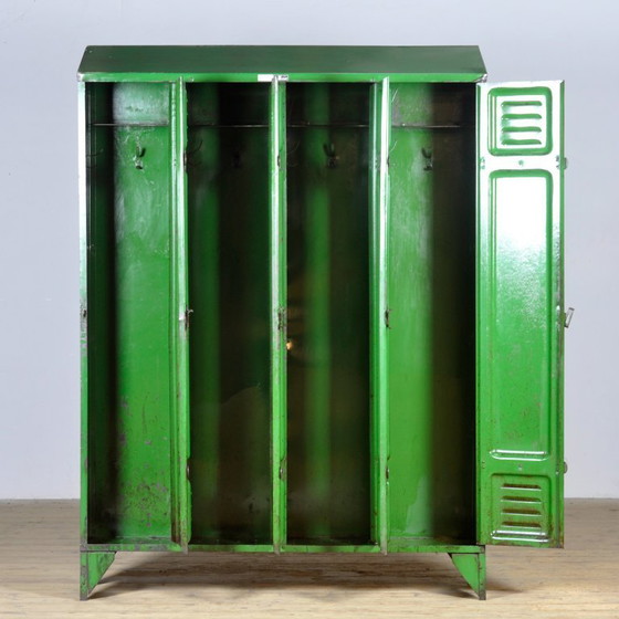 Image 1 of Industriële groene locker, jaren 1950