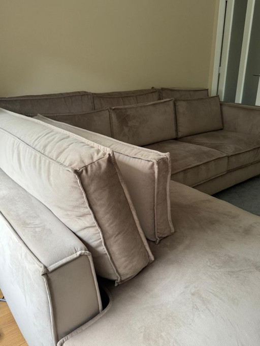 Wir verkaufen unser Sofa, gekauft über ein Jahr in Den Haag. Ausgezeichnete Bedingungen, (keine Flecken, keine Schäden), kaum be