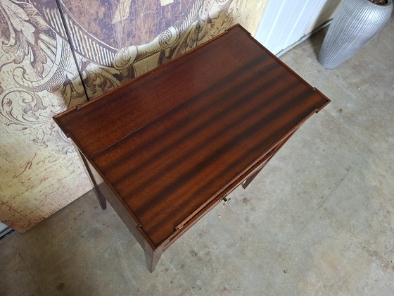 Image 1 of Mesa de recibidor antigua, mesa de teléfono, mesa auxiliar, con tapa enrollable dim. 56x34cm y 65cm de alto.