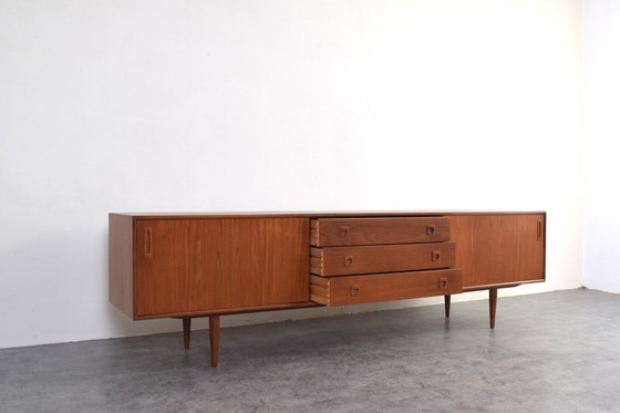Image 1 of Dänisches Teak-Sideboard aus der Mitte des 20. Jahrhunderts, 1960er Jahre.