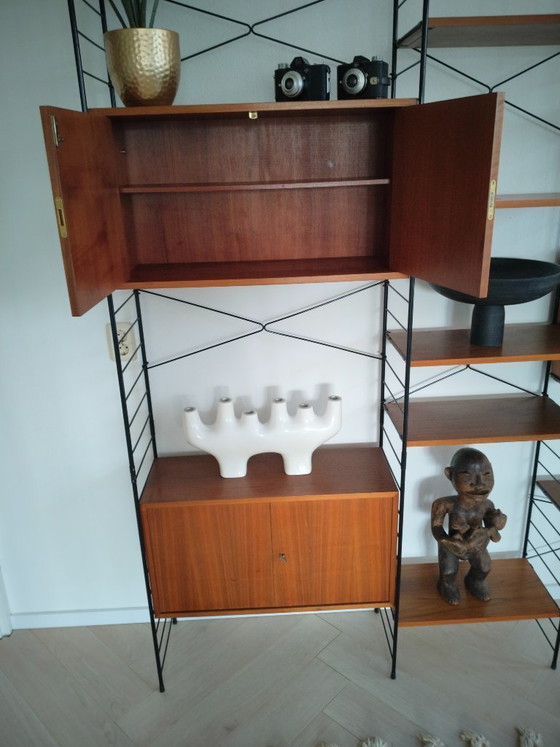 Image 1 of Bellissimo mobiletto a parete autoportante WHB String in stile retrò anni '60.