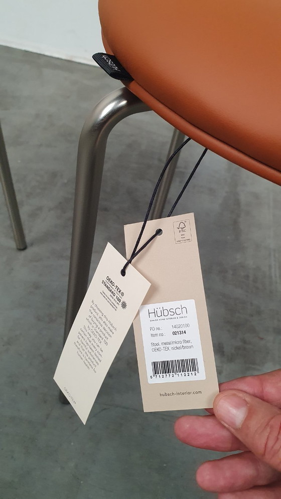 Image 1 of 2 taburetes apilables de bar Hübsch Design en color coñac/níquel marrón