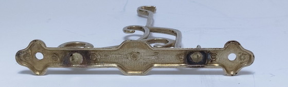 Image 1 of Tres ganchos para abrigos de latón, cromo y aluminio.