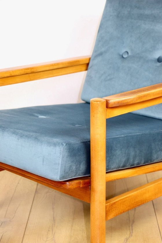 Image 1 of Poltrona vintage in legno marrone blu mare, design di Z. Bączyk - legno chiaro