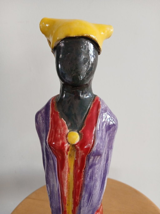 Statue en céramique colorée