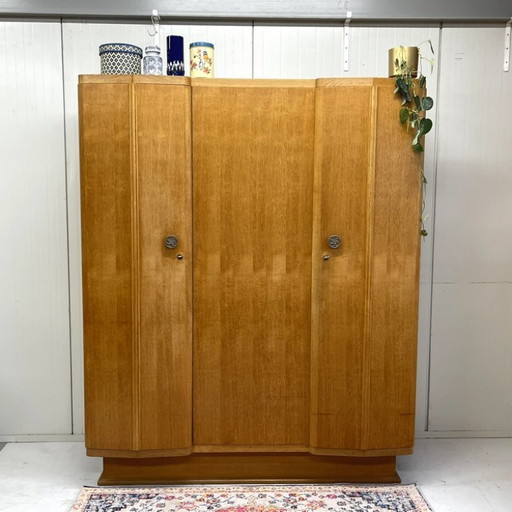 Bijzonder vormgegeven vintage j`60 kledingkast linnenkast hang leg